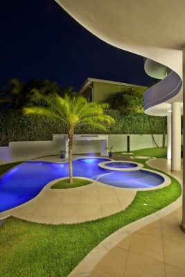 طراحی باغ ویلا استخر در شب