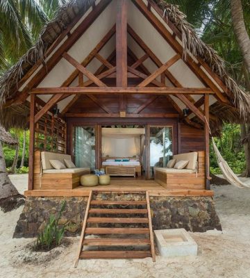 طراحی ویلا چوبی بالکن